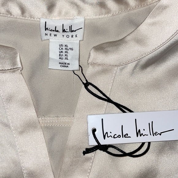 NWT.  Nicole Miller silky blouse.  Size XL - Picture 3 of 4